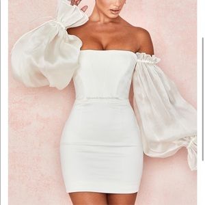HOUSE OF CB NWT | BEAUTIFUL WHITE MINI WITH SLEEVES